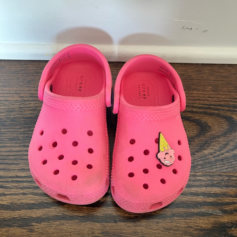 Toddler crocs toddler girls size 7 hot pink